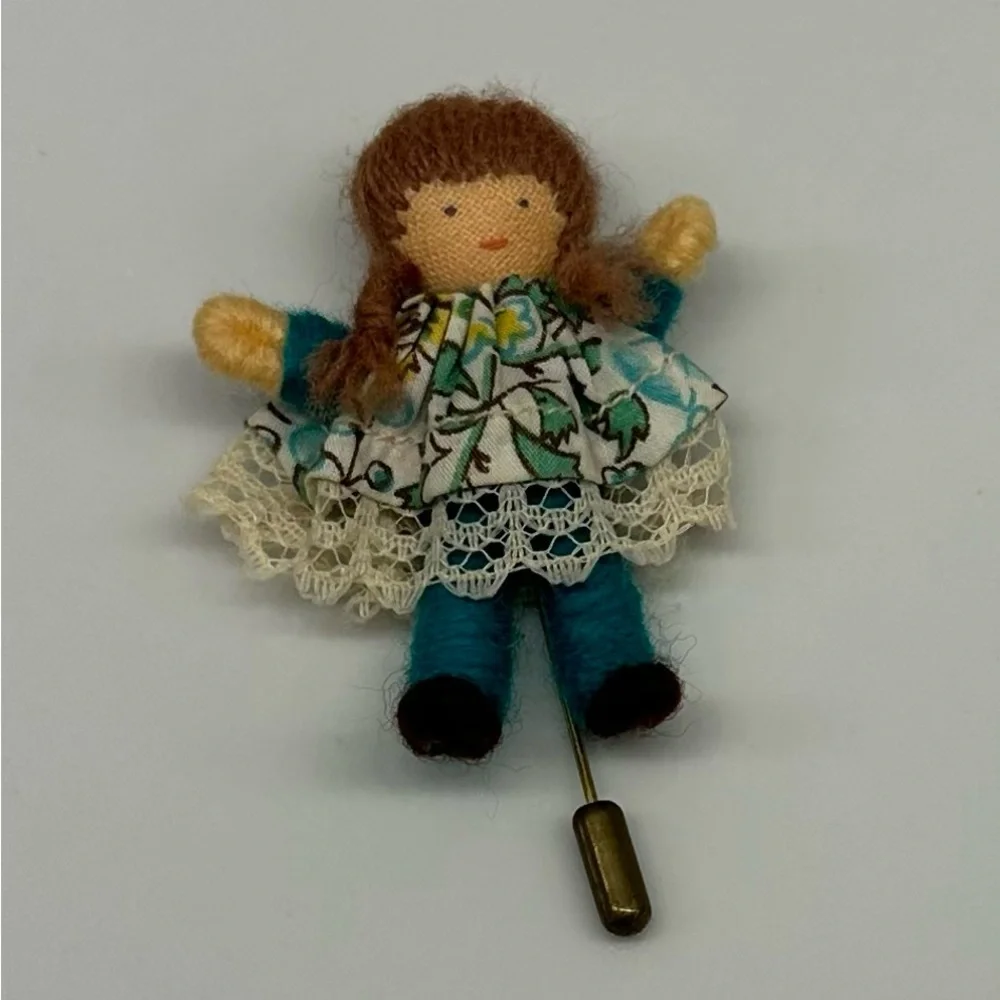 Handmade Doll Pin / Brooch - VINTAGE 1970s - Picture 4 of 7